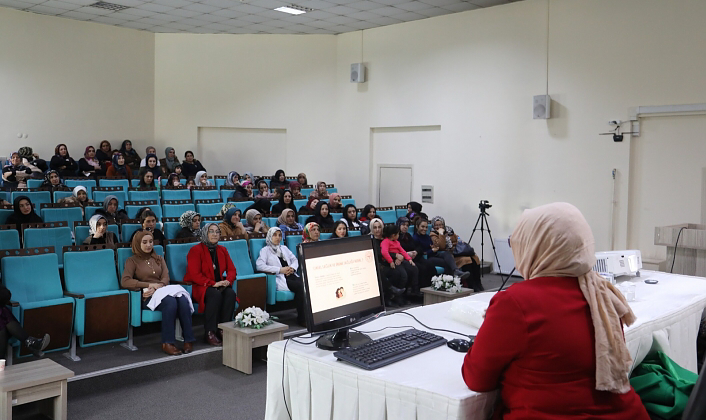 Vanlı kadınlara hijyen semineri
