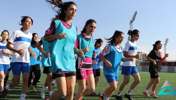 Aileleri futbol oynamalarına karşı çıkıyordu; şimdi 2’nci Lig’e yükselme maçlarına hazırlanıyorlar