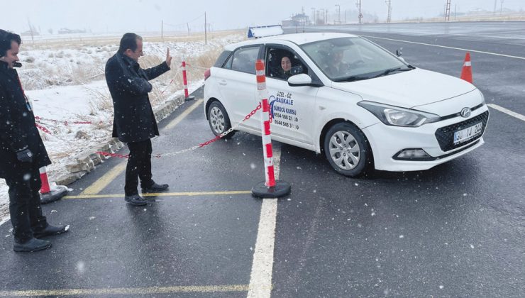 Müdür Samsa, raporlu olmasına rağmen görevinin başında…