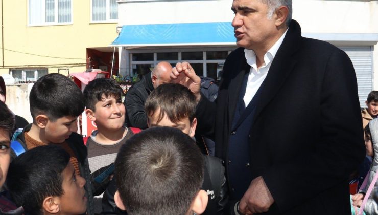 Başkan Adayı Oflas’tan çocuklara semt sahası müjdesi