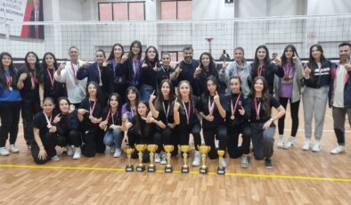 Vanlı kadın voleybolcular sınır tanımıyor