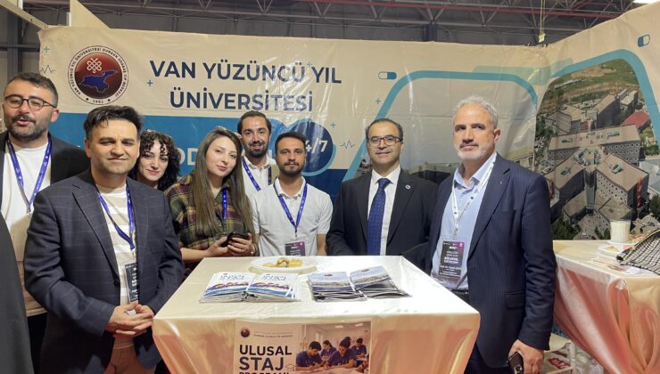 Prof. Dr. Kamuran Karaman, Doğu Anadolu Kariyer Fuarı Standını ziyaret etti