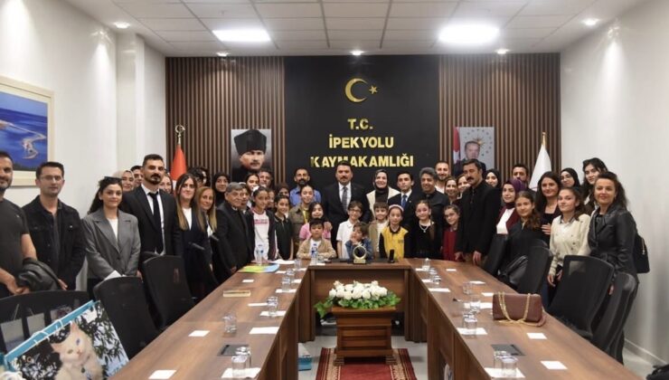İpekyolu’nda Öğrencilere ve Öğretmene anlamlı ödül töreni