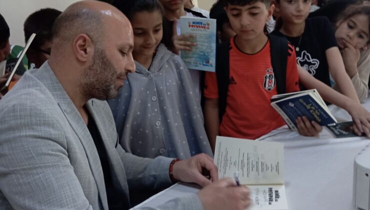 Yazar Yetkin Albert Okurları ile Bir Araya geldi