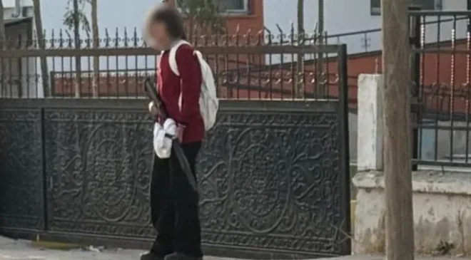 Van’da kız öğrenci okula pompalı tüfekle geldi! Öğretmen ve veliler müdahale etti