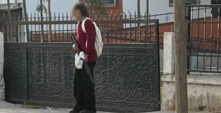 Van’da kız öğrenci okula pompalı tüfekle geldi! Öğretmen ve veliler müdahale etti